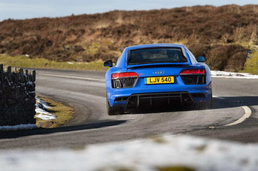  Audi R8 V10 RWS 2018 года  (UK) (фото 26 из 40)